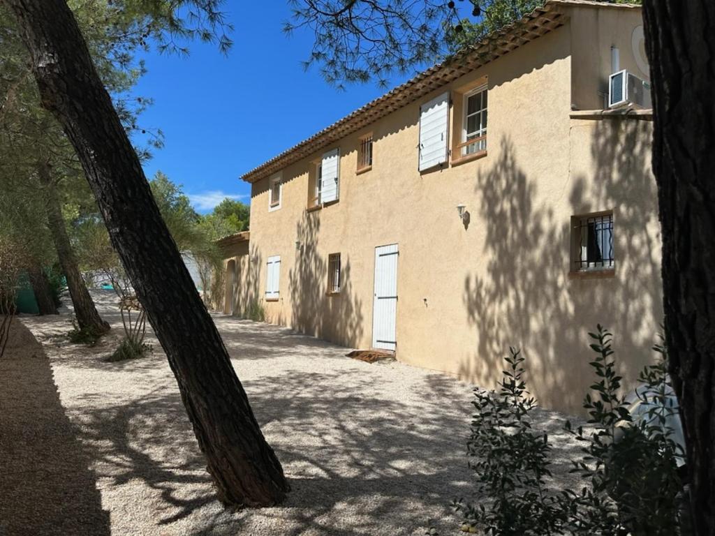 Villa Au Pied De La Sainte Victoire Puyloubier Exterior photo